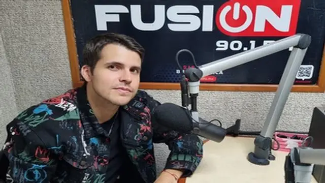 Entre bolero y pop, Alexis Siles estrena 'Viernes x Domingo' (+video)
