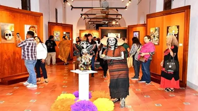 'Bajo la Piel: Todos Somos Calacas' reúne 30 miradas al Día de Muertos en el Museo de Veracruz 