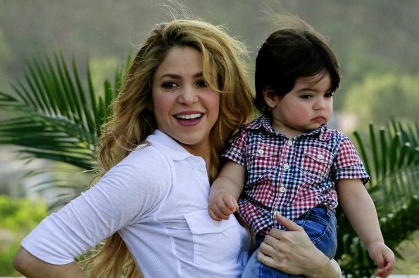 ¡Shakira desea que Milan domine 7 idiomas!