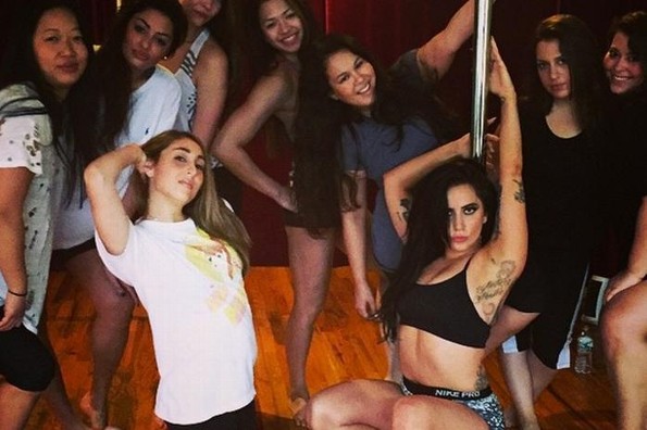 Lady Gaga comparte vídeo en su clase de pole dance