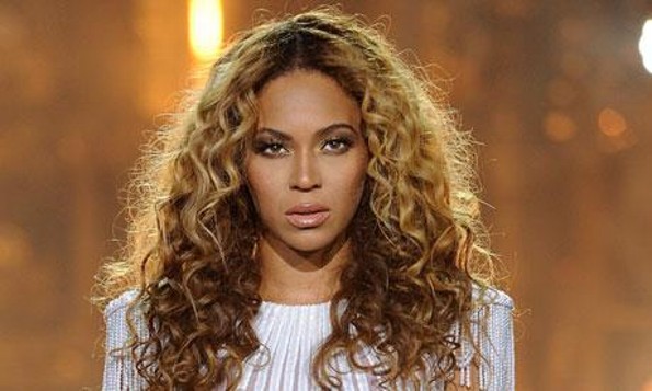Captan a Beyoncé paseando sin sostén en Los Ángeles