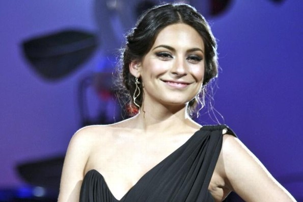 Ana Brenda Contreras retoma su carrera musical interpretando tema de telenovela