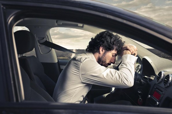 ¿Sabías que dormir bien evita accidentes de tráfico?