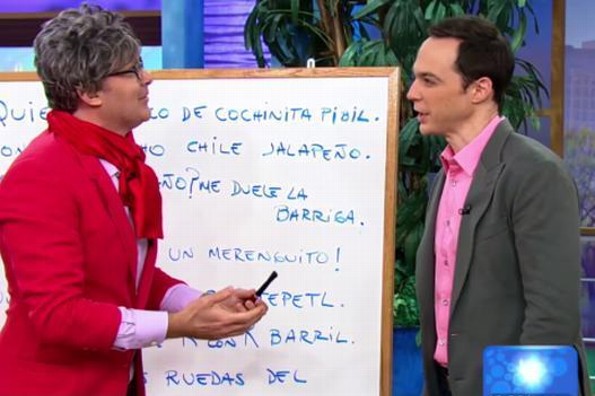 Checa como "Sheldon Cooper" aprende hablar español (VIDEO)