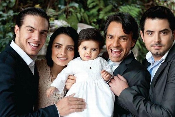Tierna foto de Eugenio Derbez con todos sus hijos acapara las redes 