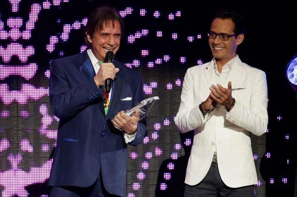 ¡Bien merecido! Roberto Carlos recibe Premio Trayectoria Artística