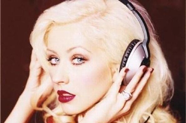 Christina Aguilera estrena "Anywhere But Here" ¡No te lo pierdas!
