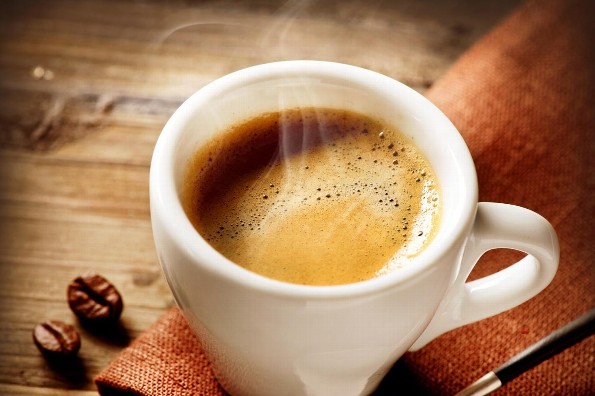 Beber más de cuatro cafés por día puede afectar tu salud 