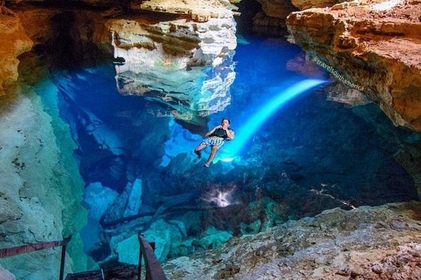 ¡Impresionante! El agua invisible del Pozo Azul