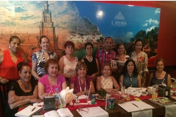  Paco Morales se reúne con las damas del Club Rotario Zafiro Veracruz
