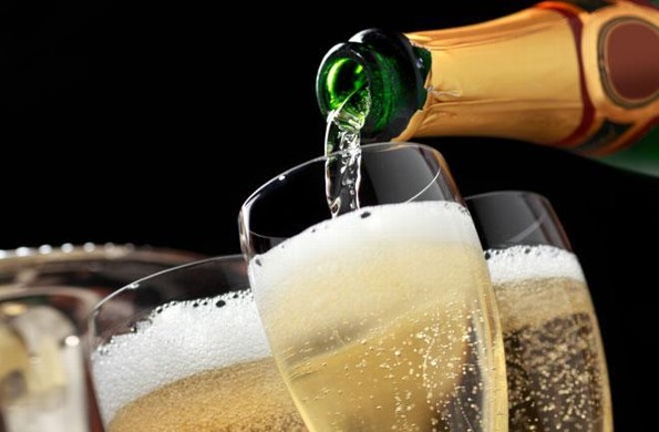 ¿Por qué el champagne tiene tantas burbujas?  
