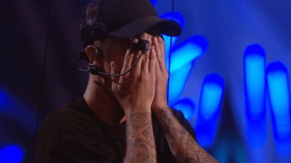 Justin Bieber rompió en llanto durante su presentación en los MTV VMAS  