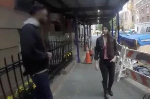 Esto es lo que pasa cuando una mujer camina sola por la calle (VIDEO)