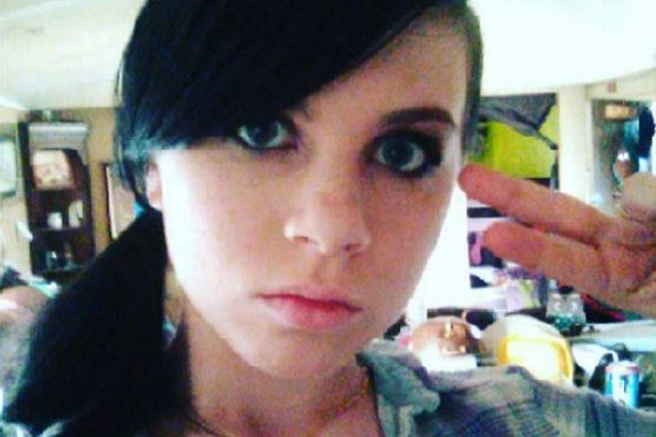 Niña de 12 años, víctima de abusos, se suicida ¡y lo transmite en Facebook! (FOTOS)
