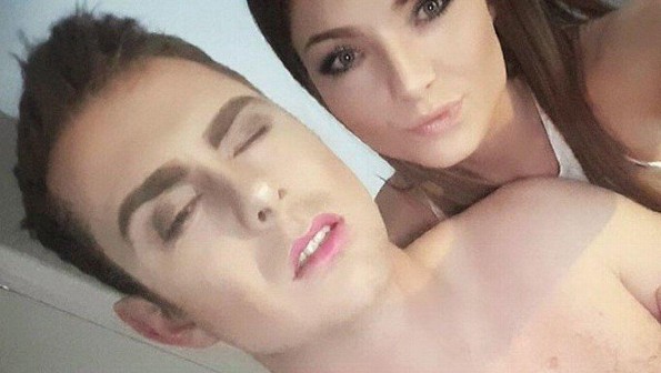 Maquilla a su novio por regresar borracho ¡y se vuelve viral! (+FOTOS)