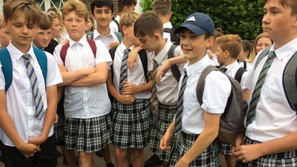 Niños británicos usan falda en la escuela ¡como señal de protesta! (+VIDEO)
