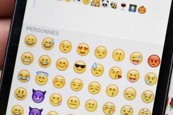 ¡Novedades! WhatsApp incluye buscador de emojis y fuentes para los chats (+FOTOS)