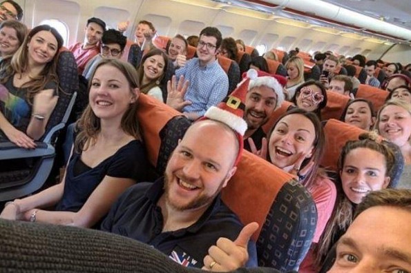 Jefa lleva a sus 20 empleados de viaje a España ¡como regalo de Navidad! 