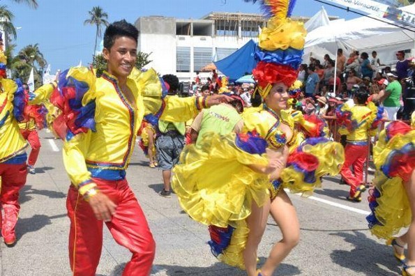 ¡Hoy también hay desfile! Checa las vías alternas por Carnaval y evita estresarte