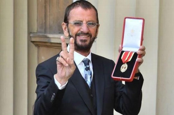 Ringo Starr se convierte en Caballero del Imperio Británico (+FOTOS)