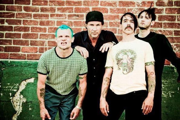 Grupo feminista pide a Spotify retirar la música de Red Hot Chili Peppers y varios más