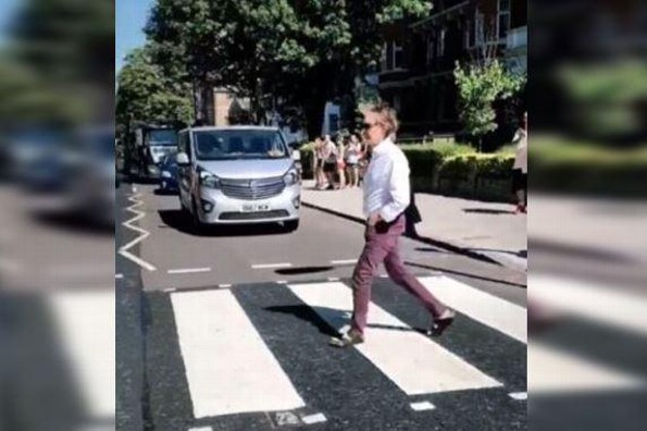 ¡49 años después! Paul McCartney vuelve a cruzar el paso peatonal de Abbey Road 