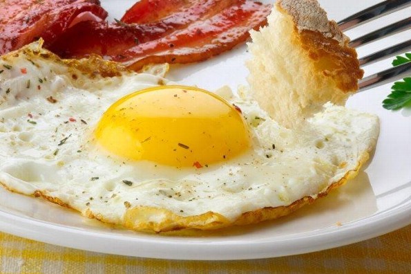 ¡Vivimos engañados! Comer huevo NO eleva el colesterol 