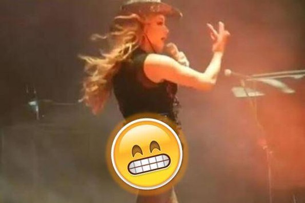 "Extraños" glúteos de Paulina Rubio generan controversia (+VIDEO)