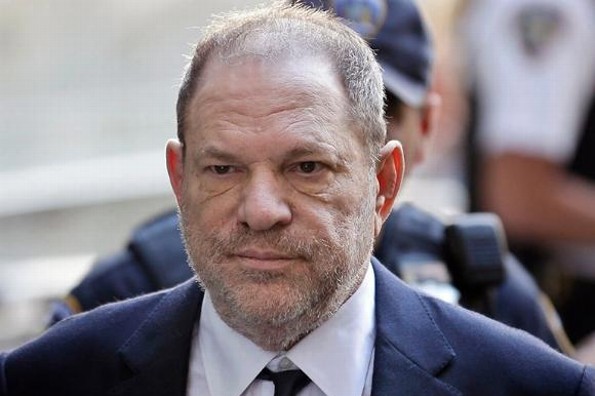 Fiscalía de NY anula uno de los cargos de abuso sexual contra Harvey Weinstein