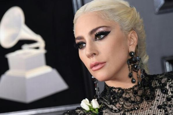 Lady Gaga no para de agradecer por sus Grammy #FOTO