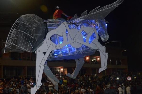 Carnaval de Veracruz sigue en pie sin importar el clima 