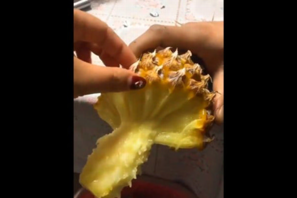 Video muestra la forma correcta de comer piña #VIDEO