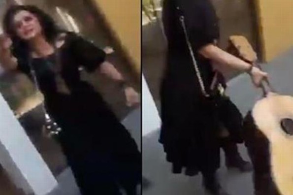 Conductora de televisión destruye la guitarra de un mariachi #VIDEO