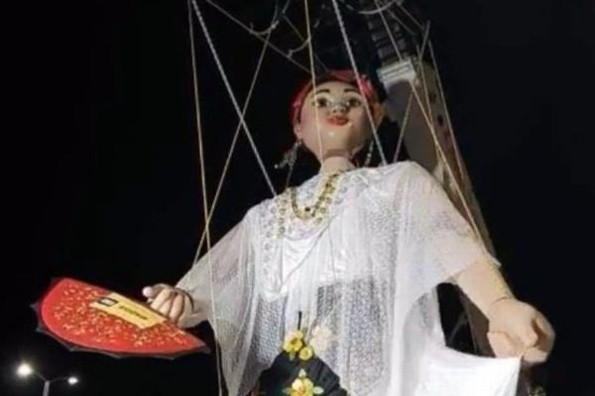 Vive el Veracruz 500 años con el desfile de mojigangas 