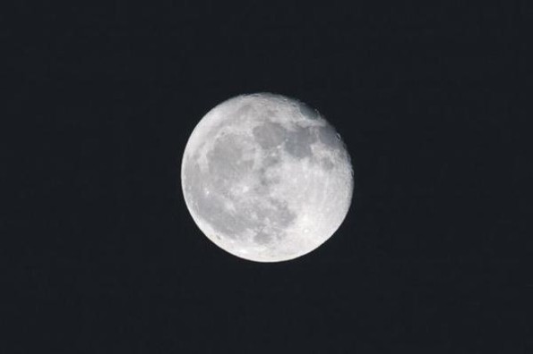 La NASA muestra imágenes de la luna llena en Marte #FOTO