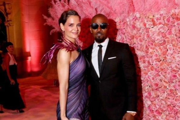 Hija de Jamie Foxx confirma el romance del actor con Katie Holmes 