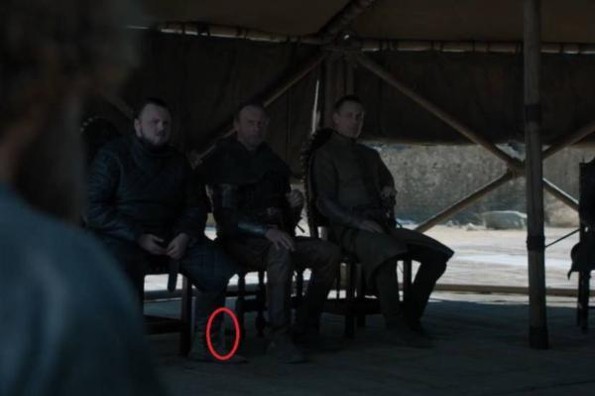 Aparece una botella de plástico en el final de Game of Thrones #FOTO