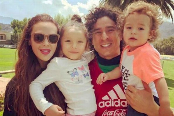 Guillermo Ochoa es padre por tercera vez #FOTO