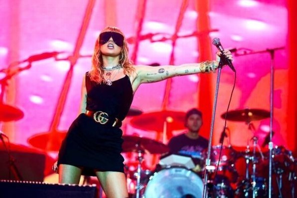 Miley Cyrus revela nuevo álbum #FOTO