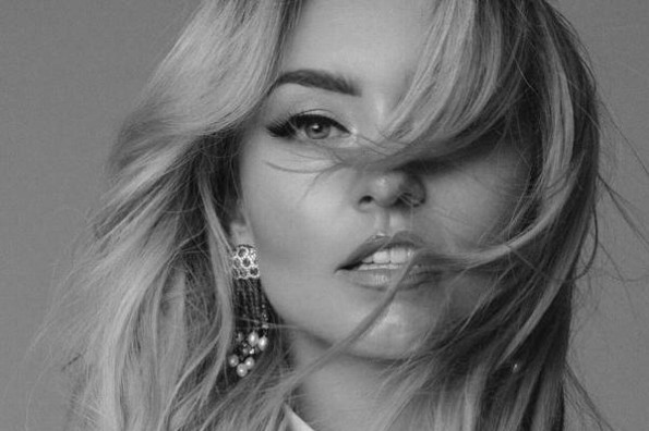 Angelique Boyer fue atacada en Carnaval de Carolina #VIDEO