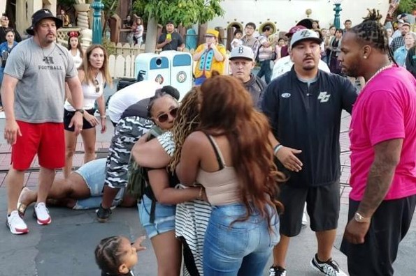 Familia inicia pelea en Disneyland #VIDEO