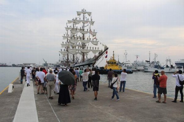 Checa los horarios del buque escuela de Venezuela en Veracruz 
