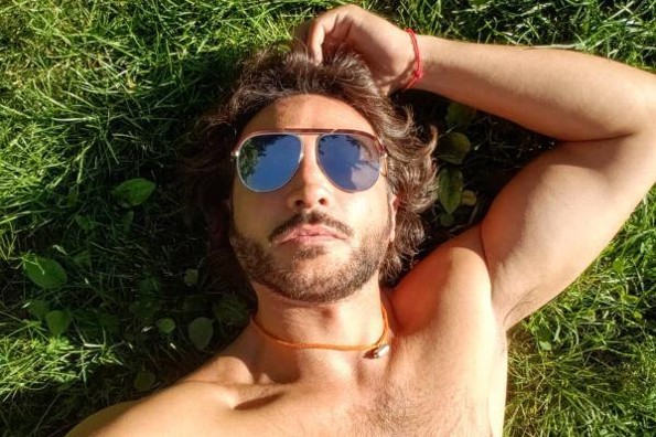 Alejandro Maldonado publica provocativa foto con medallista olímpico en la cama #FOTO
