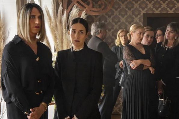 Revelan imágenes del funeral de Viginia de la Mora de ´La Casa de las Flores´