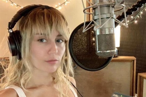 Nueva canción de Miley Cyrus podría referirse a su divorcio #VIDEO