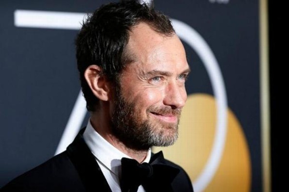 Jude Law aparece semi desnudo en el primer tráiler de ´The New Pope´ #VIDEO