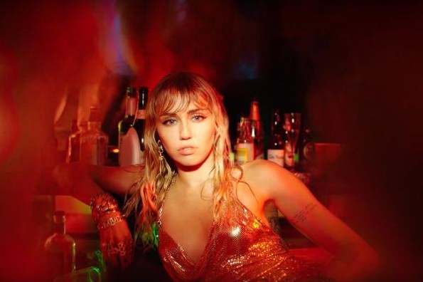 Miley Cyrus muestra su melancolía en 
