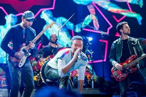 Coldplay anuncia todas sus canciones en periódicos de todo el mundo #FOTO