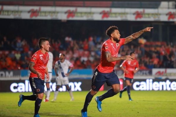 Los Tiburones Rojos de Veracruz ganan 1-0 contra Puebla y terminan con su racha de 41 partidos sin ganar 