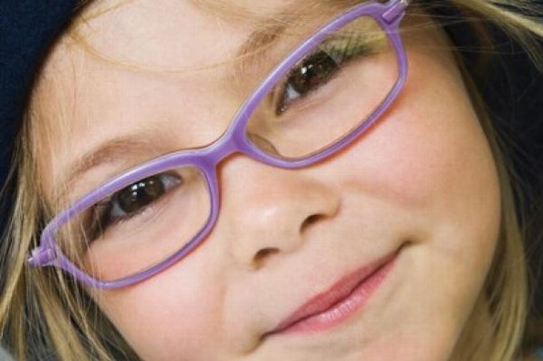 Niños podrían tener miopía por no estar al aire libre 